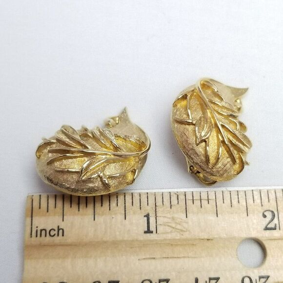 Vintage Sarah Coventry Leaf Shape Clip On Earrings, Gold Tone, Signed Estate - Picture 5 of 7